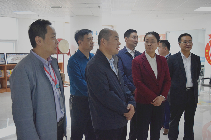 熱烈歡迎河南省委統戰部副部長(cháng)梁險峰一行蒞臨安陽(yáng)青峰網(wǎng)絡(luò )調研社會(huì )階層工作！